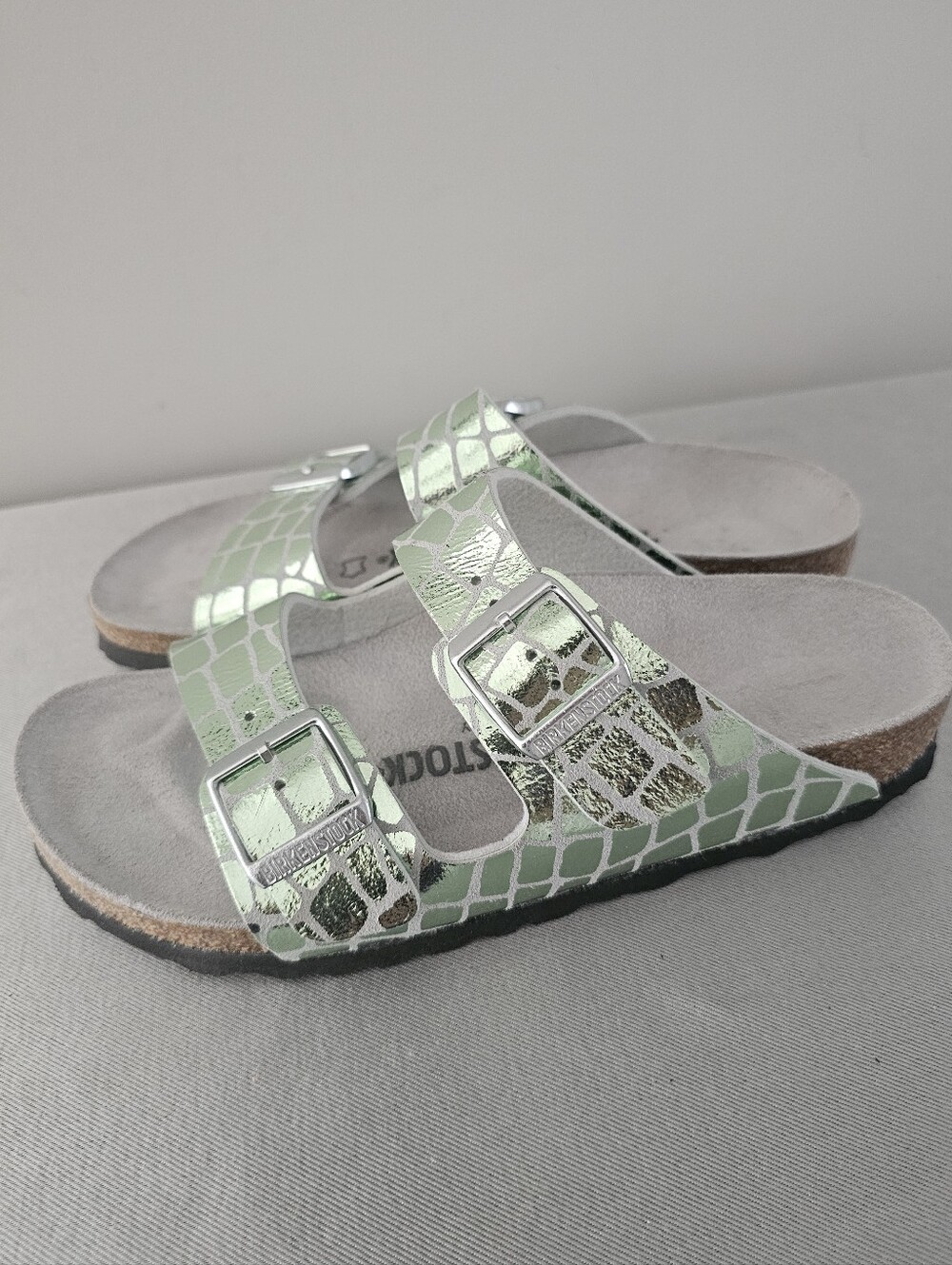 NWOB BIRKENSTOCK Arizona Gator Gleam Womens Slip On Cork Sandals
